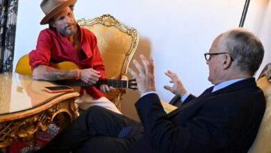 jovanotti gualtieri braccialetto consuemrismo