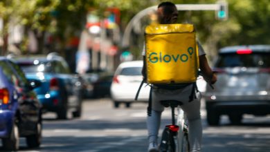 un rider de glovo en una imatge d arxiu europa press scaled