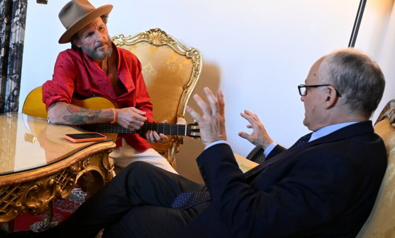 jovanotti gualtieri braccialetto consuemrismo